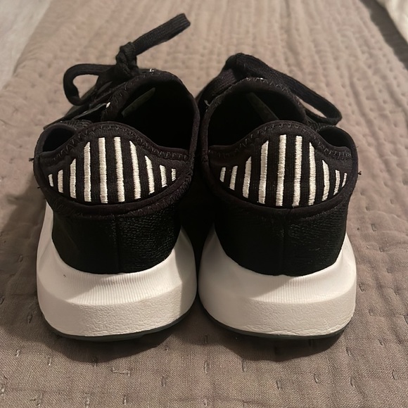 Adidas - Picture 4 of 7